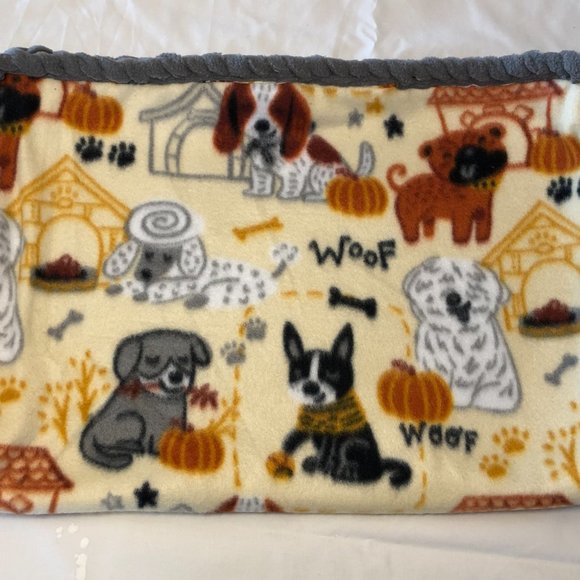 Small Dog or Cat Blanket Throw shopping cart soft handmade braided edges red gry - Picture 4 of 10